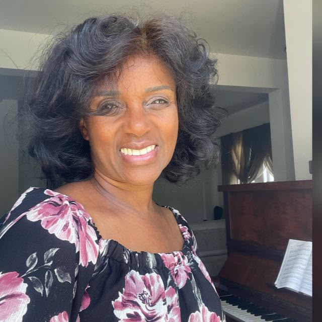 Dulce Mery Ferreira Martins — Piano · Direção Pedagógica